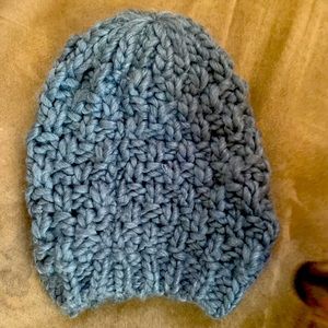 NWOT Women’s old navy gray “slouchy” winter hat OS